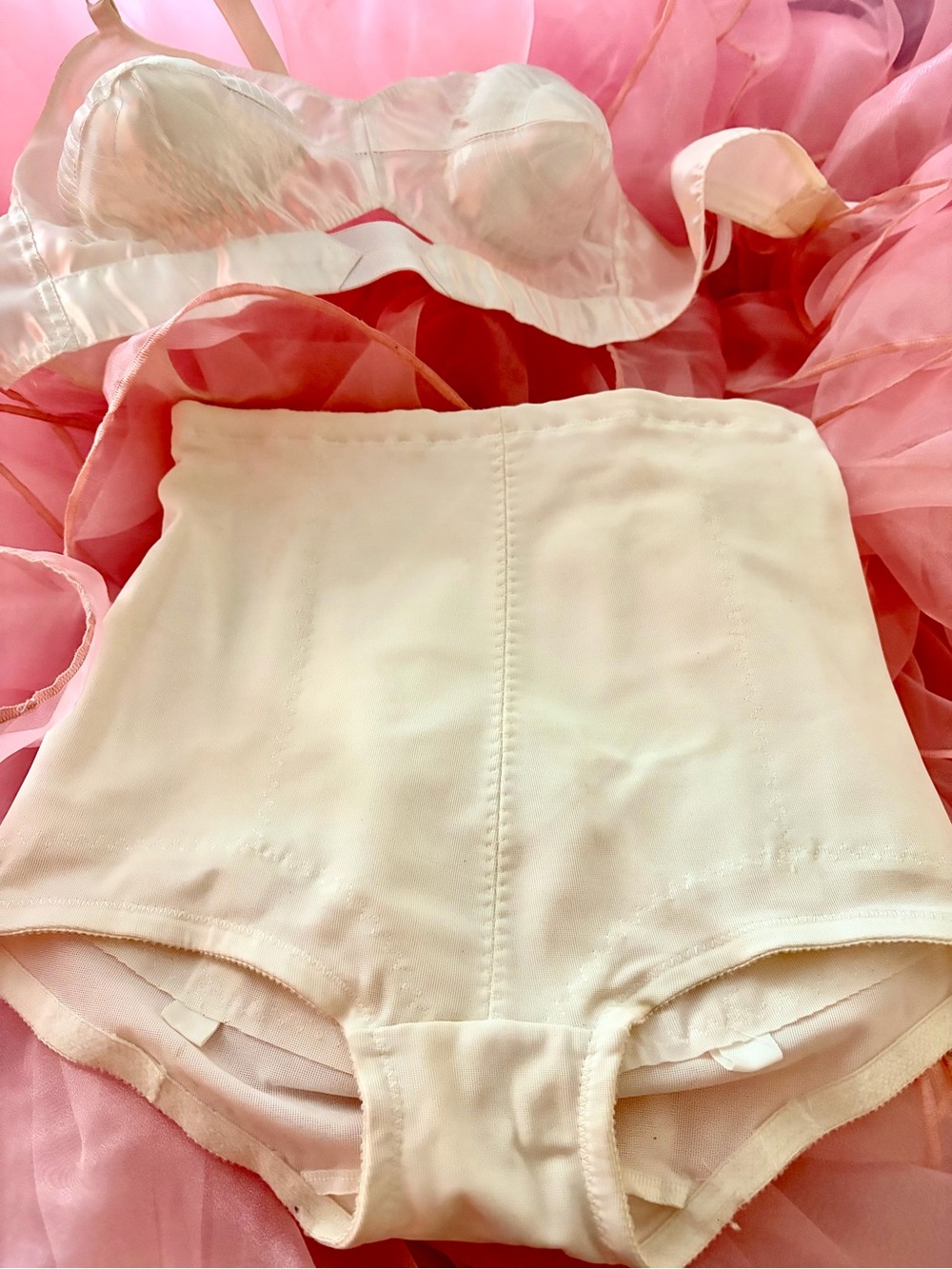 Calling All Vintage Girlies! Custom designed Marilyn/Madonna bra and girdle - Picture 10 of 11